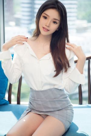老板的办公桌hd_十万网红美女美酱