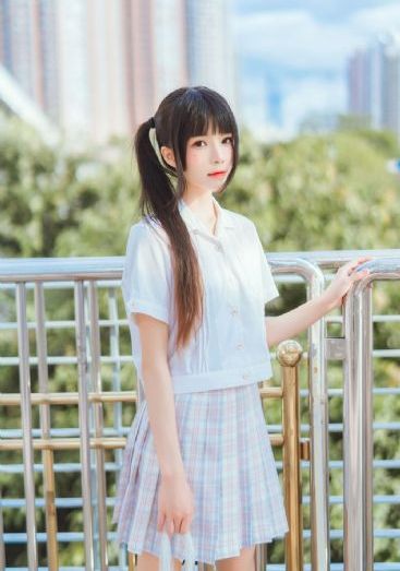 制服下裸航空2中文_720在线视频播放